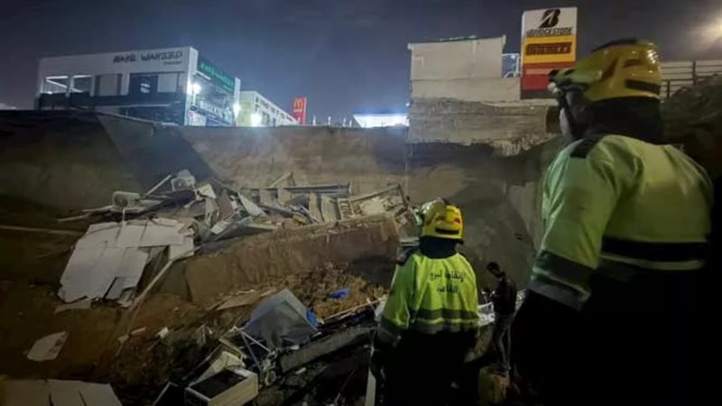 هبوط أرضي مفاجئ داخل