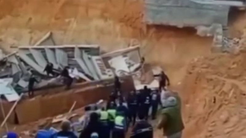 انهيار الارض بالتجمع