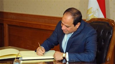 قرار جمهوري بترقية قائدي القوات البحرية والجوية إلى رتبة الفريق