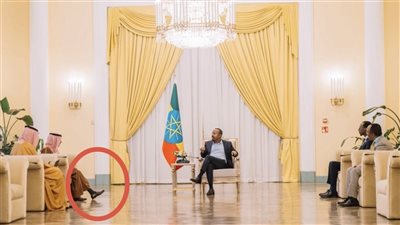 طريقة جلوس رئيس وزراء اثيوبيا 