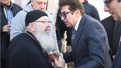 أمير رمزي يعلن عن كتاب يشرح سيرة والدته الذاتية  