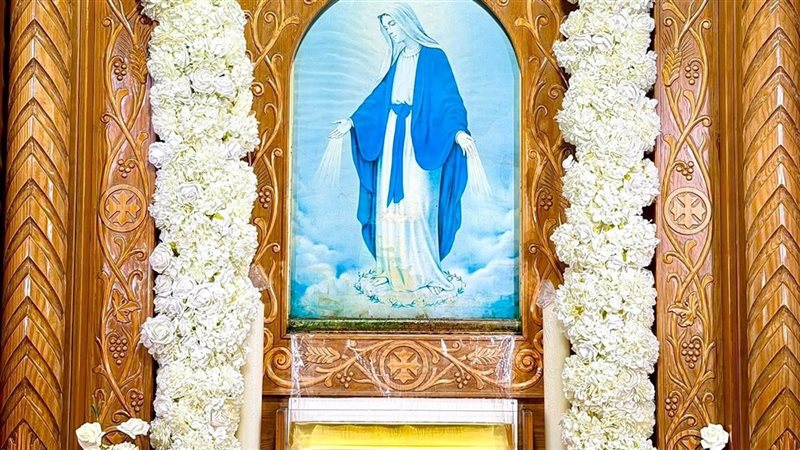 انسياب زيت النور من أيقونة العذراء ببورسعيد