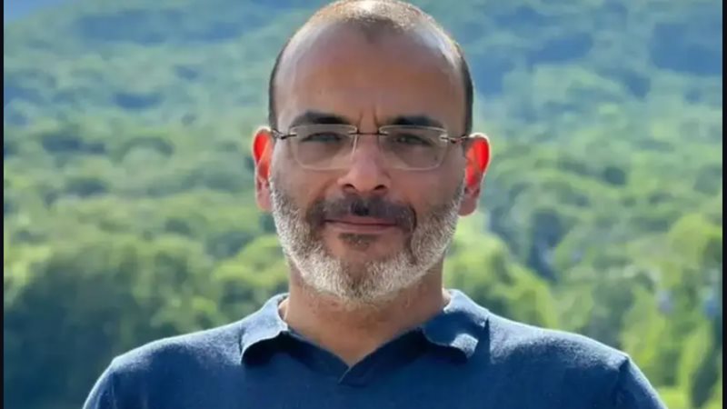 الموت يحزن أيمن بهجت