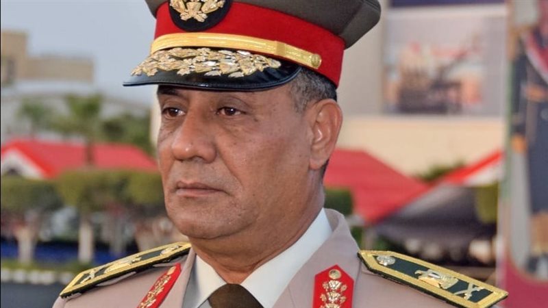 وزير الدفاع الفريق