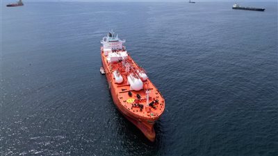 ناقلة الغاز قبالة السواحل الليبية 