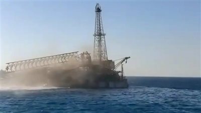 غرق منصة البترول 300  