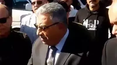 محافظ الدقهلية يتحاور مع سائق تاكسي بعد ارتفاع أسعار البنزين 