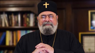 نياحة رئيس أساقفة مجمع كنائس القديس أثناسيوس: مراسم جنازة الأنبا مكسيموس بحضور أبناء الكنيسة بالمقطم