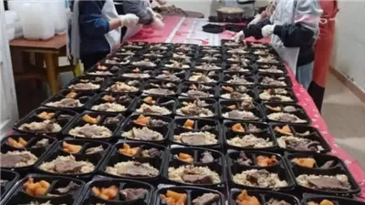 فتاة تستغيث من سائق أوبر الذي قام بسرقة  جبات إفطار خيري وأعادها بعد 4 ساعات