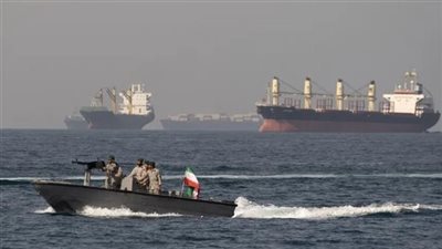 عبور السفن في مضيق هرمز 