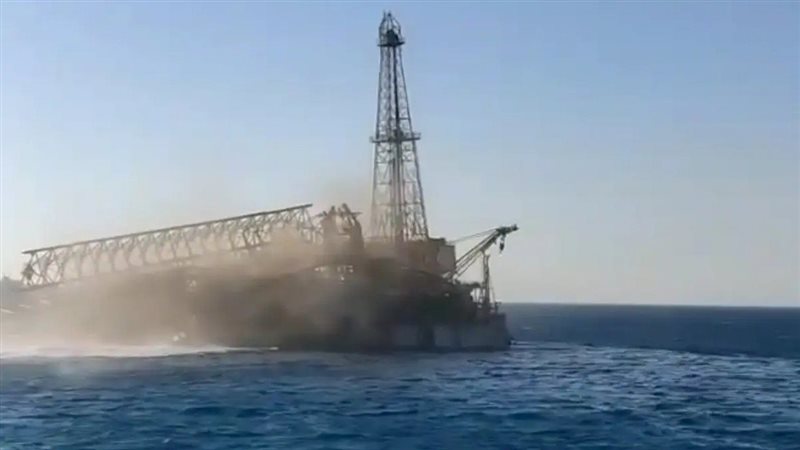 غرق منصة البترول