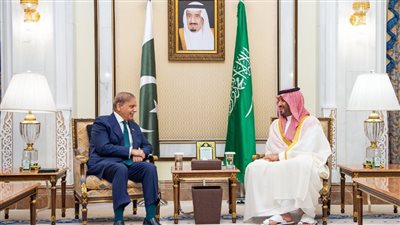 محمد بن سلمان مع رئيس وزراء باكستان  