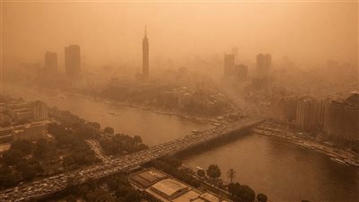 العاصفة الترابية تضرب مصر اليوم الجمعة.. الذروة ظهرًا والانتهاء مساءً وحالة الطقس حتى الأربعاء