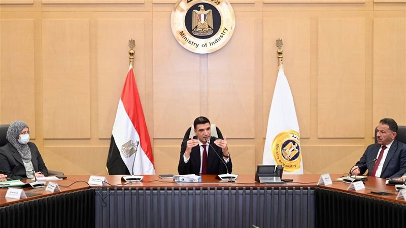 وفاة والدة وزير الصناعة