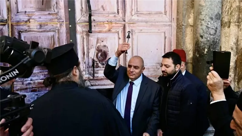 مراسم تسليم مفتاح