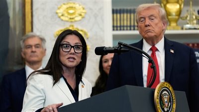 استقالة وزيرة العمل الأمريكية لوري تشافيز-ديريمر 