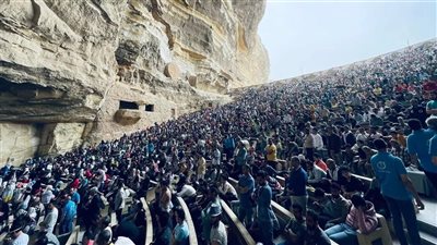 الكنيسة ترد على واقعة حفل دير سمعان الخراز بعد موجة غضب واسعة واعتذار رسمي