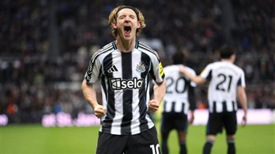 برشلونة يقترب من إعلان صفقة أنتوني غوردون 