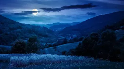القمر الأزرق الصغير 