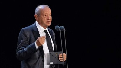 جدل كبير حول تصريحات نجيب ساويرس بشأن محمد بن زايد ووصف الأب 