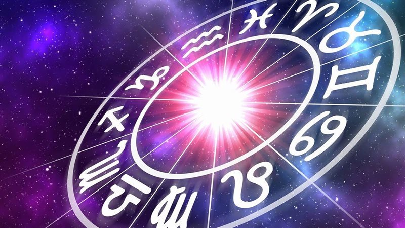 أبراج تقترب من الارتباط