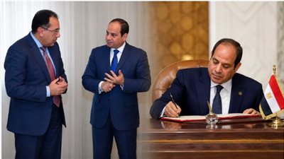  الرئيس السيسى يصدق على قوانين جديدة 