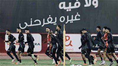 زوجة لاعب الأهلي 