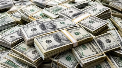 سعر الدولار مقابل الجنيه يتراجع بالبنوك ويرتفع بالسوق الموازية في تعاملات الأحد 7 يونيو 2026