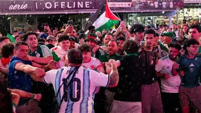 اشتباكات بين جماهير الجزائر والأرجنتين في تايمز سكوير قبل مواجهة كأس العالم والشرطة تتدخل