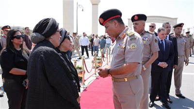 وزير الدفاع يتقدم الجنازة العسكرية للفريق يوسف عفيفي 
