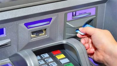 أخطاء استخدام ماكينة الصراف الآلي وطرق حل حجز الكارت والنقود