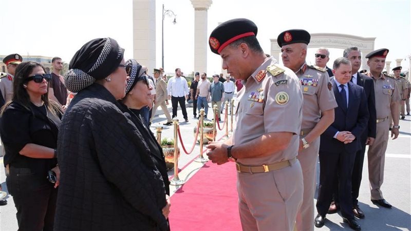 وزير الدفاع يتقدم