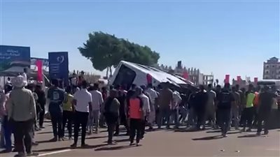 انقلاب أتوبيس إثر تصادمه بسيارة ملاكي