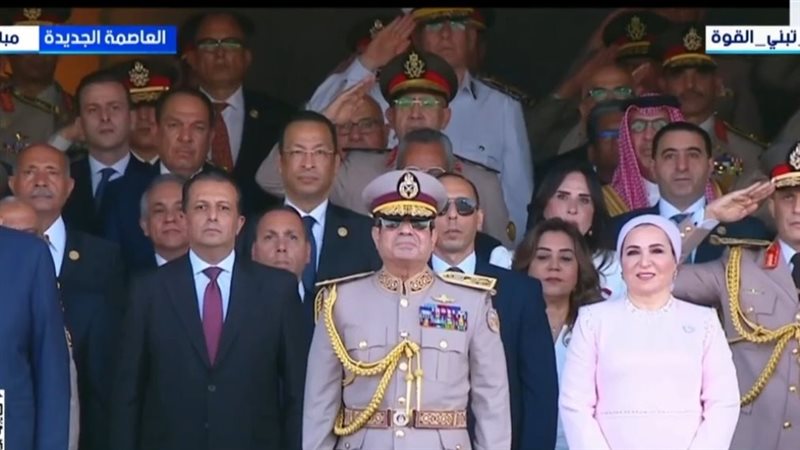 الرئيس السيسي بالزي