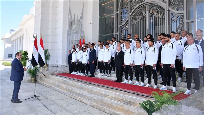 الرئيس السيسي يطالب