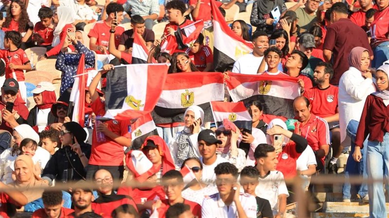 توافد جماهيري كبير