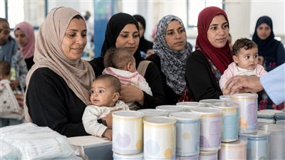استمرار صرف ألبان الأطفال المدعمة دون تقليص والحكومة تكشف حجم المخزون ومنافذ الصرف