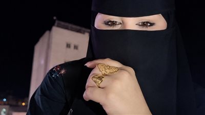 صاحبة فيديو مطروح تواجه مطالبات بالمحاسبة بعد بث مباشر 