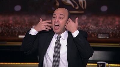 طالب الإعلامي عمرو أديب برد مصري قوي 