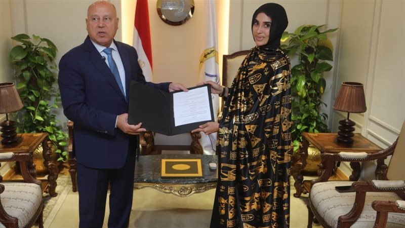 سيدة أسوان ليلى الأنصاري حصلت على تكريم من وزير النقل