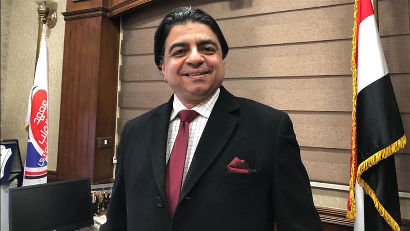 جمال شعبان يحذر من إعادة استخدام زجاجات المياه البلاستيكية