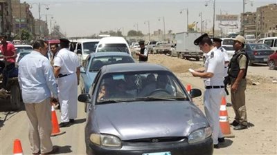فيديو استغاثة شاب في دسوق بعد سحب رخص سيارته بسبب نقل حقائب ملابس