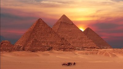 دراسة حديثة تفسر سر صمود أهرامات الجيزة أمام الزلازل 