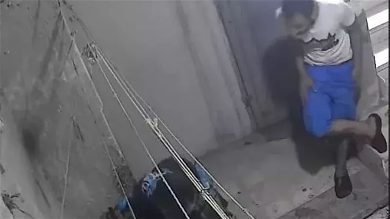 القبض على ابن عجوز