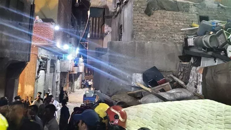 انهيار عقار حدائق