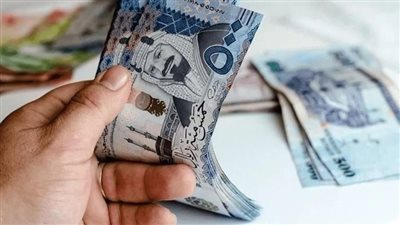 سعر الريال السعودي اليوم يتراجع بالبنوك إلى 13.35 جنيه ويبلغ 13.41 بالسوق الموازية
