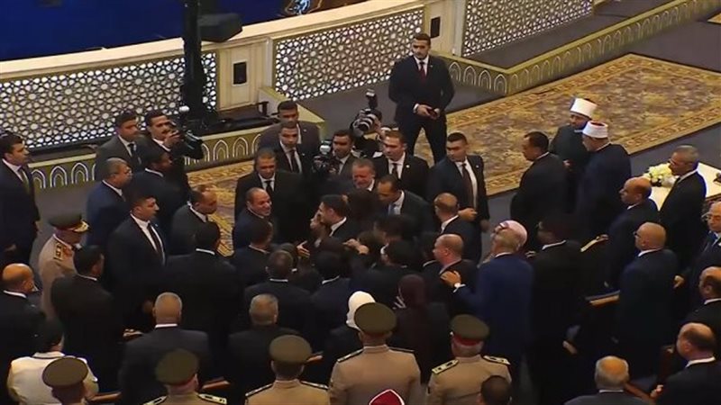 الرئيس السيسي يربط