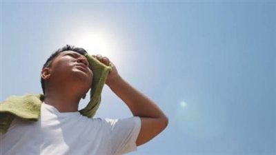 طقس الخميس حار رطب نهارًا وشبورة كثيفة وأمطار خفيفة 