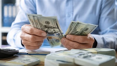 سعر الدولار مقابل الجنيه المصري.. أعلى بيع 51.17 بالبنوك والسوق غير الرسمية 51.23