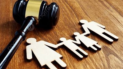 نفقة أقارب.. ابنة تنقذ والدها المصاب بالزهايمر 
